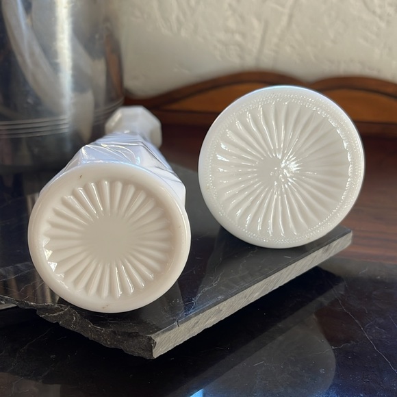 Vintage Hoosier Milk Glass Vases One Set of Three (3) - Picture 10 of 12